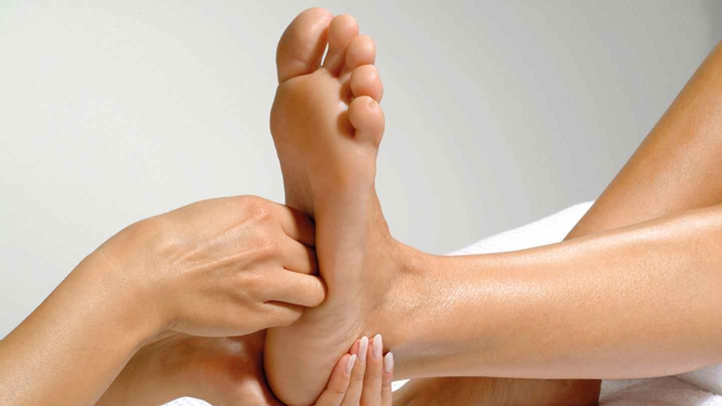 What to Expect During Your Hand & Foot Reflexology Session